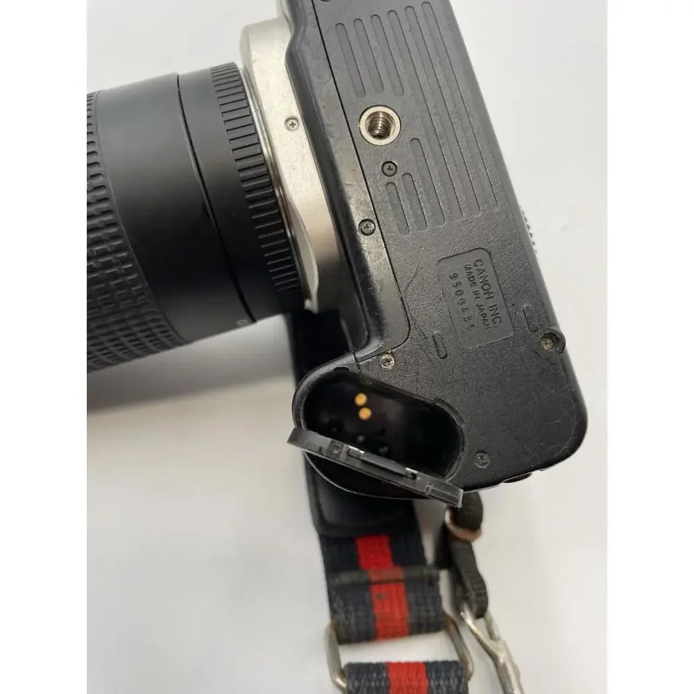Canon EOS ELAN II E Eye Control 35MM SLR Camera With Canon 75-300 Zoom Lens